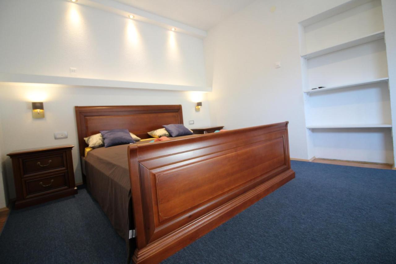 Centre Free Parking 1&2 Floor Makarska